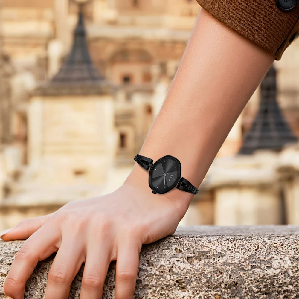 Women Karishma Black Dial Metal Strap Watch - Image 7